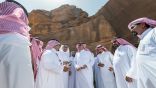 الأمير سلطان بن سلمان يزور موقع النقوش الصخرية في الشويمس بمنطقة حائل