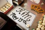متجر حلوى في واشنطن يحتفل بزفاف الأمير هاري بتقديم “كعك ملكي”